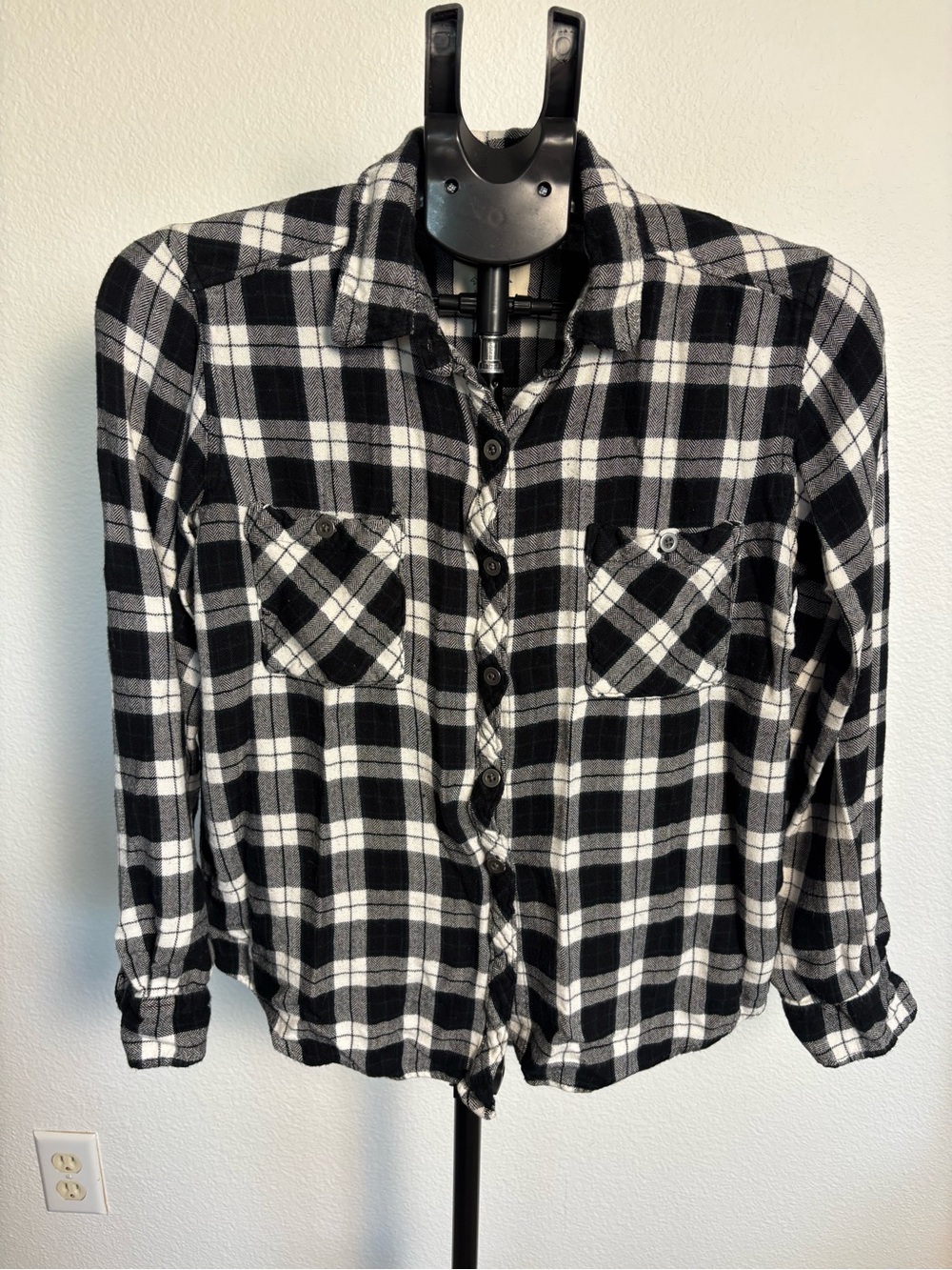 La Hearts Black & White Plaid Button-Down Shirt